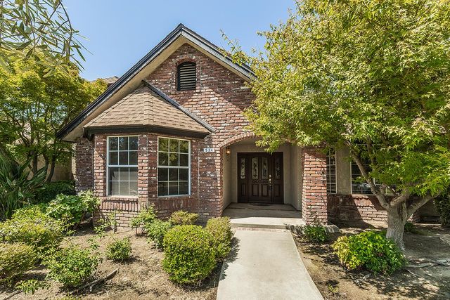534 E Mariners Circle, Fresno, CA 93730