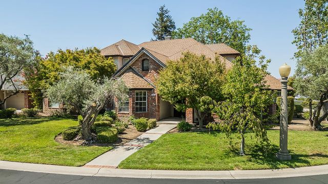 534 E Mariners Circle, Fresno, CA 93730