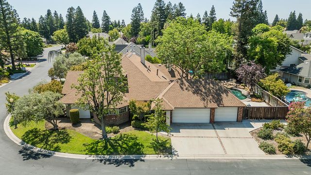 534 E Mariners Circle, Fresno, CA 93730