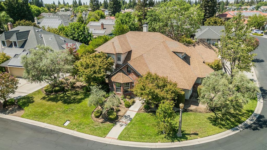 534 E Mariners Circle, Fresno, CA 93730