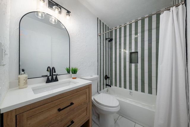 2156 Bridlewood Boulevard, Obetz, OH 43207