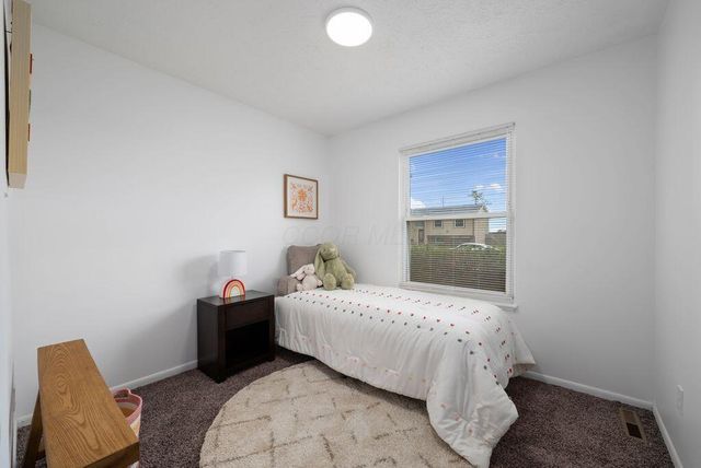 2156 Bridlewood Boulevard, Obetz, OH 43207