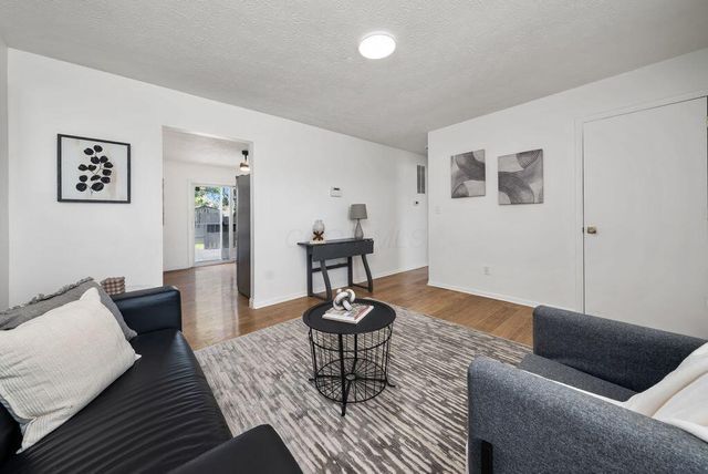 2156 Bridlewood Boulevard, Obetz, OH 43207