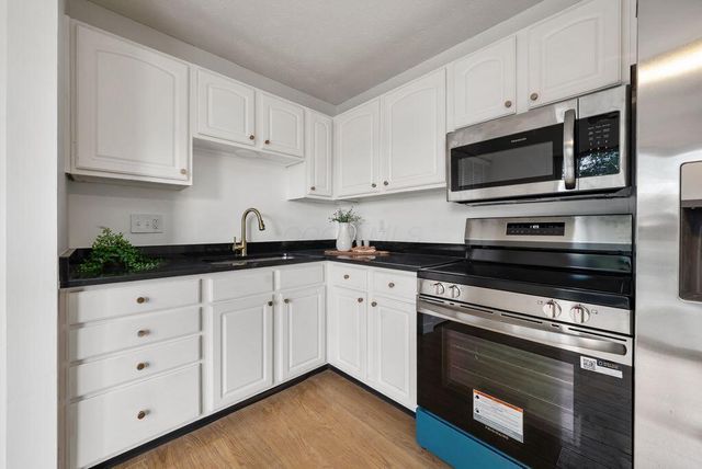 2156 Bridlewood Boulevard, Obetz, OH 43207