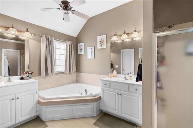 405 SW Gentry Lane, Lee's Summit, MO 64081