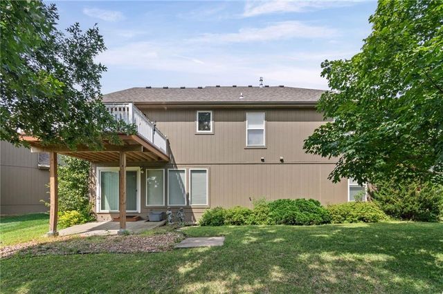 405 SW Gentry Lane, Lee's Summit, MO 64081