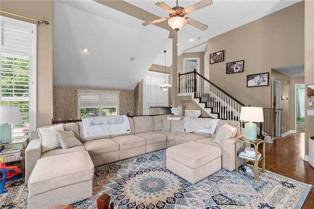 405 SW Gentry Lane, Lee's Summit, MO 64081