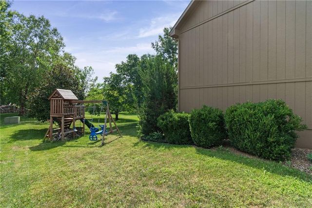 405 SW Gentry Lane, Lee's Summit, MO 64081