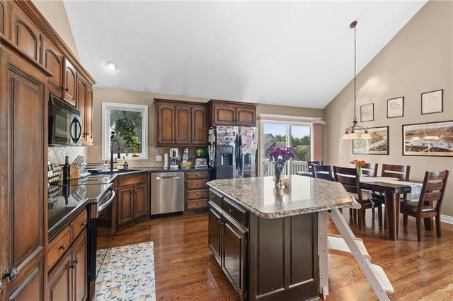 405 SW Gentry Lane, Lee's Summit, MO 64081