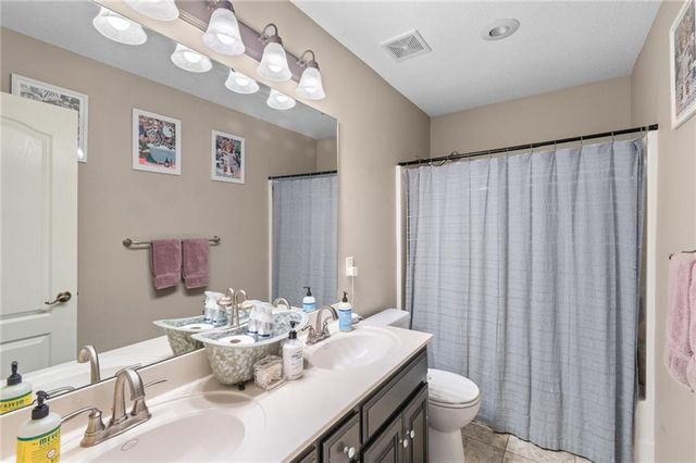 405 SW Gentry Lane, Lee's Summit, MO 64081