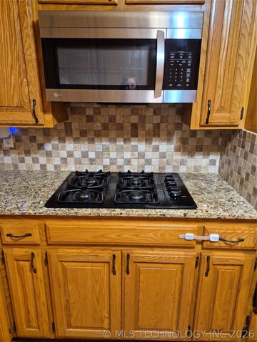 316 NW 6th, Checotah, OK 74426