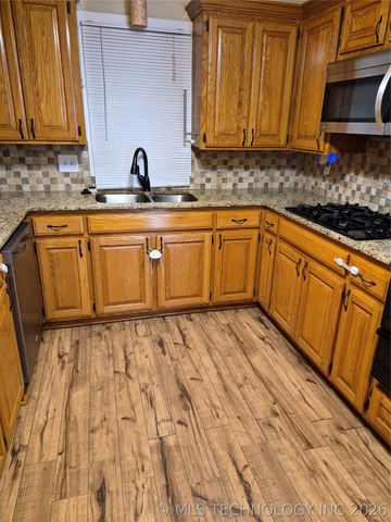 316 NW 6th, Checotah, OK 74426