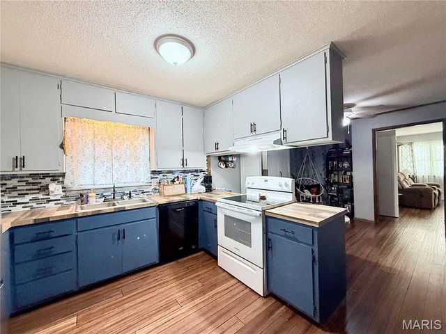 430 N Fredrick Street, Houston, MO 65483