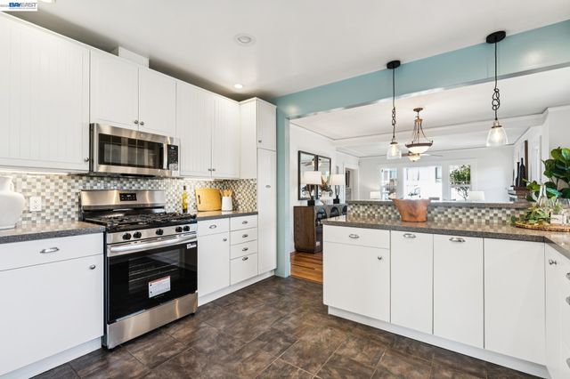 10907 Julius St, Oakland, CA 94605