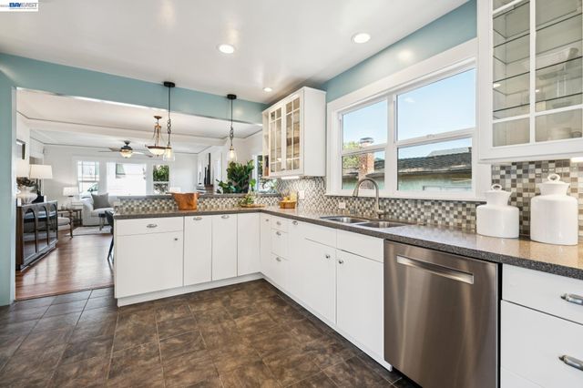 10907 Julius St, Oakland, CA 94605
