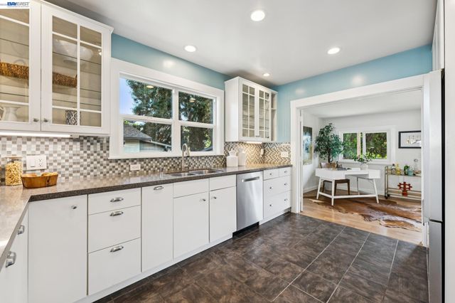10907 Julius St, Oakland, CA 94605