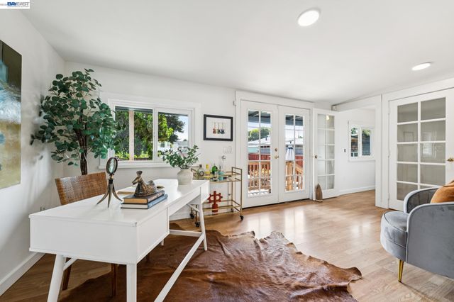 10907 Julius St, Oakland, CA 94605