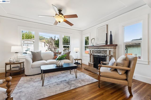 10907 Julius St, Oakland, CA 94605