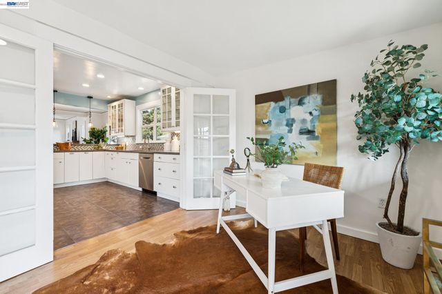 10907 Julius St, Oakland, CA 94605