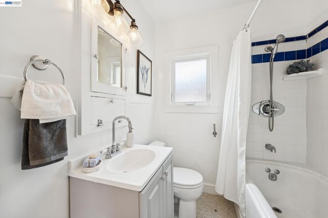 10907 Julius St, Oakland, CA 94605
