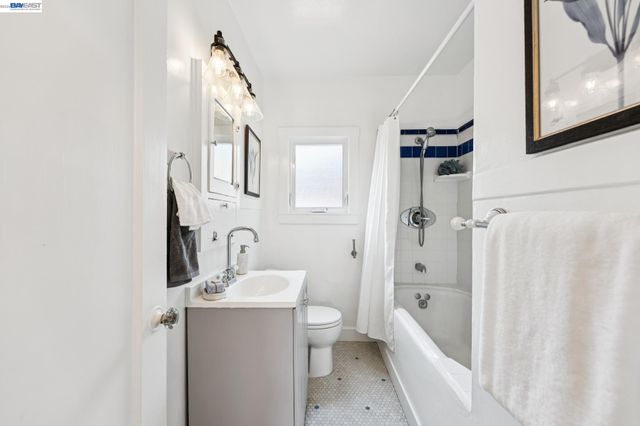 10907 Julius St, Oakland, CA 94605