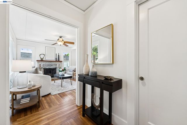 10907 Julius St, Oakland, CA 94605