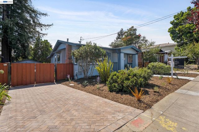 10907 Julius St, Oakland, CA 94605