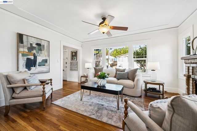10907 Julius St, Oakland, CA 94605