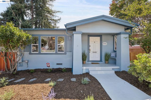 10907 Julius St, Oakland, CA 94605