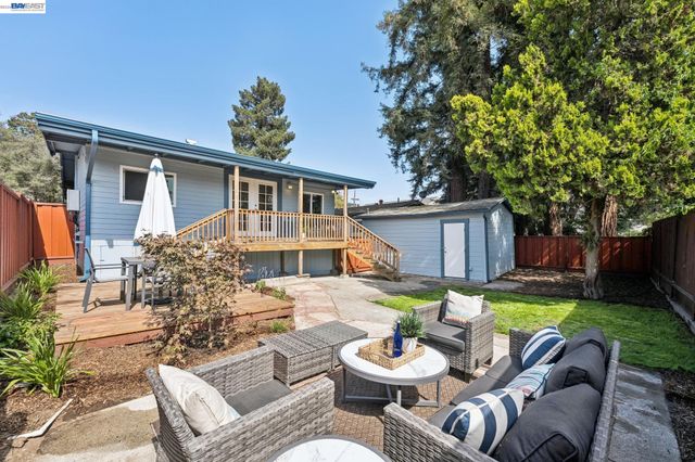 10907 Julius St, Oakland, CA 94605