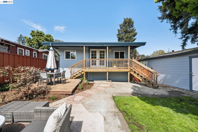 10907 Julius St, Oakland, CA 94605