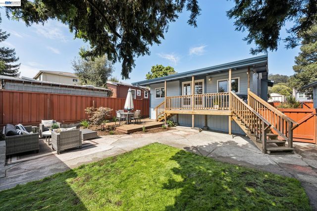10907 Julius St, Oakland, CA 94605