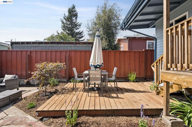 10907 Julius St, Oakland, CA 94605