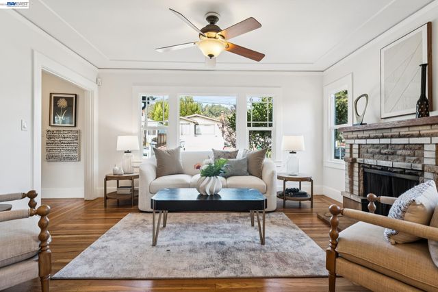 10907 Julius St, Oakland, CA 94605