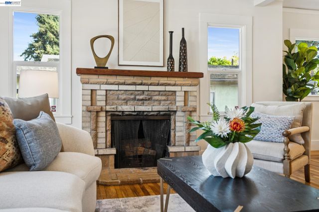 10907 Julius St, Oakland, CA 94605