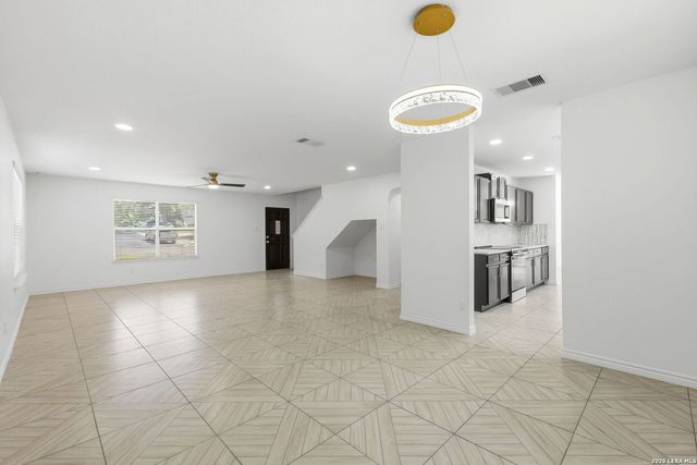 10423 Medio Crk, San Antonio, TX 78245