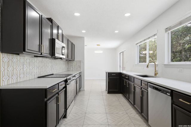 10423 Medio Crk, San Antonio, TX 78245