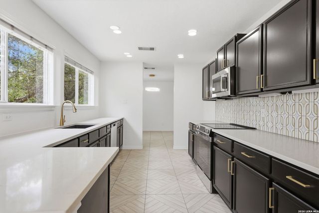 10423 Medio Crk, San Antonio, TX 78245