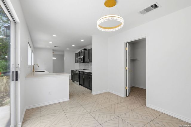 10423 Medio Crk, San Antonio, TX 78245