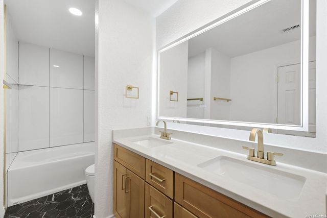 10423 Medio Crk, San Antonio, TX 78245