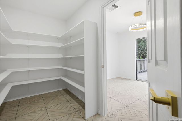 10423 Medio Crk, San Antonio, TX 78245