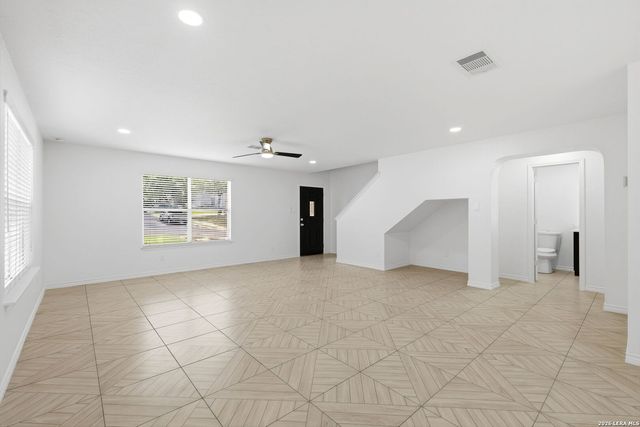 10423 Medio Crk, San Antonio, TX 78245