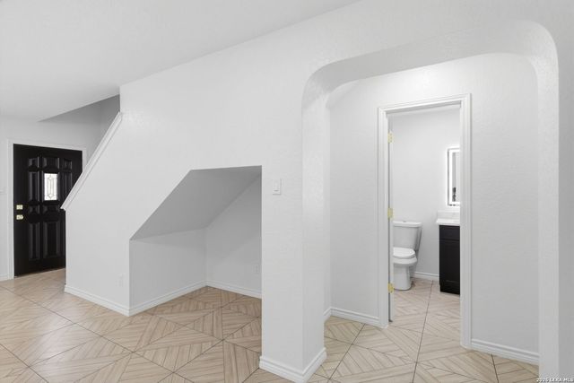 10423 Medio Crk, San Antonio, TX 78245