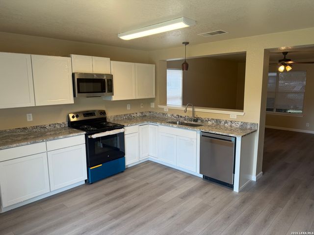 7822 Hedrick Farm, San Antonio, TX 78239