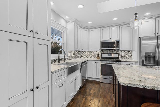 7864 N Green Bay ROAD, River Hills, WI 53217