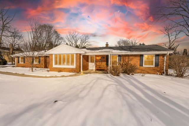 7864 N Green Bay ROAD, River Hills, WI 53217