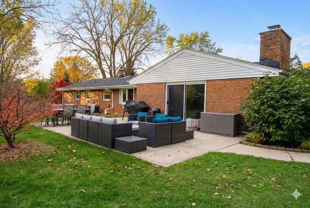 7864 N Green Bay ROAD, River Hills, WI 53217