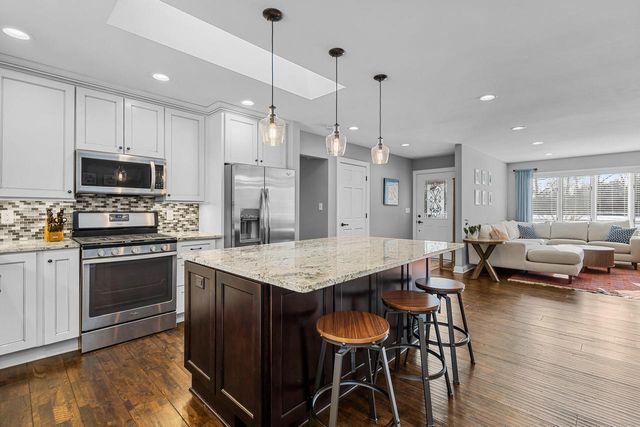 7864 N Green Bay ROAD, River Hills, WI 53217