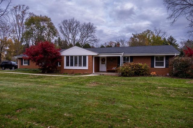 7864 N Green Bay ROAD, River Hills, WI 53217