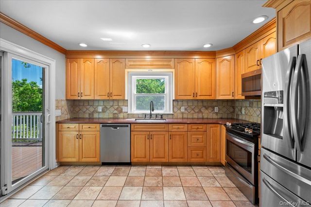 49 N Chatsworth Avenue, Larchmont, NY 10538
